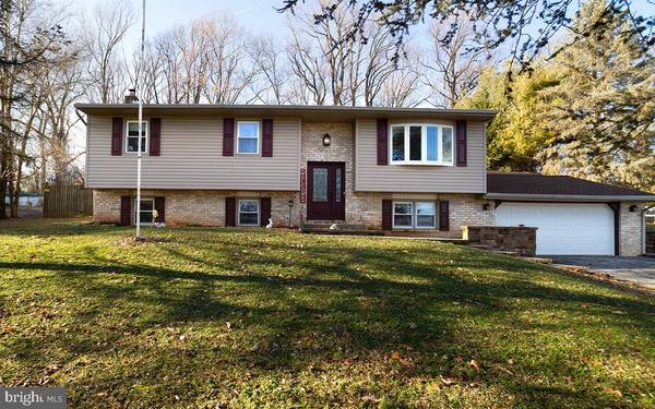 1909 CEDAR DR, Spring Grove, PA 17362