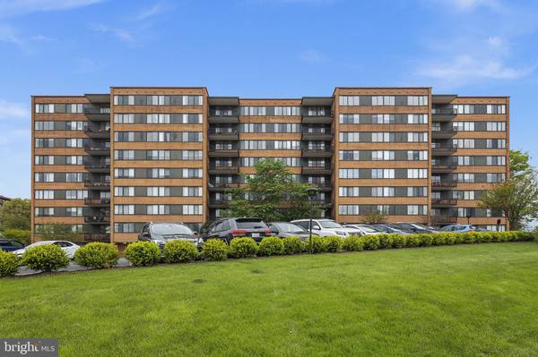 4390 LORCOM LN #803, Arlington, VA 22207