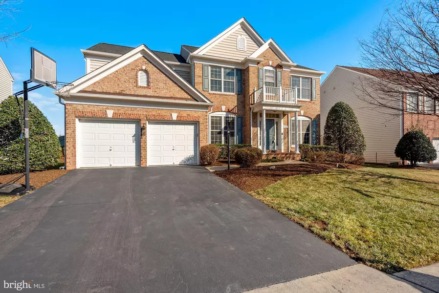 43921 CHURCHILL GLEN DR, Chantilly, VA 20152