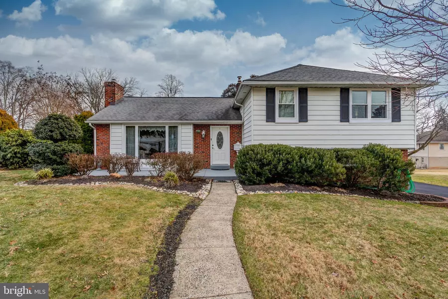 731 DUNWOODY DR, Springfield, PA 19064