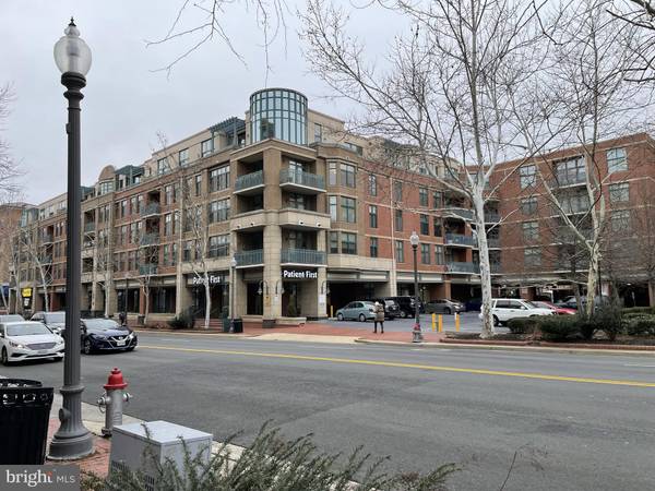 502 W BROAD ST #4, Falls Church, VA 22046