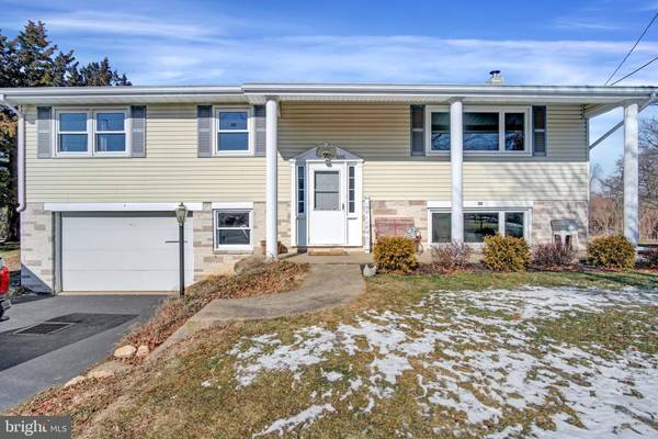 606 W PINE ST, Mount Holly Springs, PA 17065