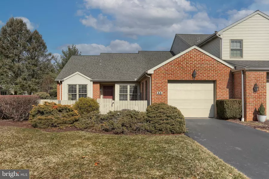 43 LEEARDEN RD, Hershey, PA 17033