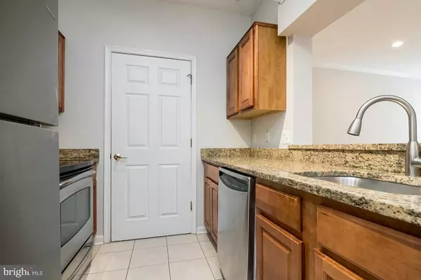 Alexandria, VA 22311,4551 STRUTFIELD LN #4232