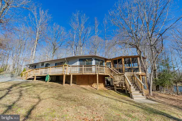 570 LAKE CAROLINE DR, Ruther Glen, VA 22546