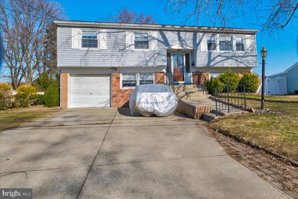 56 RADNOR BLVD, Marlton, NJ 08053