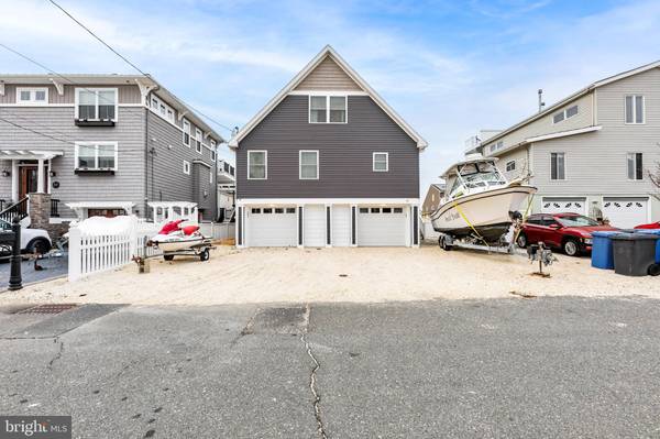 64 PATRICK DR, Manahawkin, NJ 08050