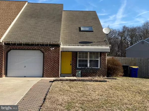 9 WATERFALL DR, Dover, DE 19904