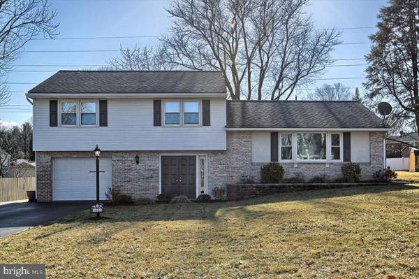 52 HICKORY LN, Leola, PA 17540