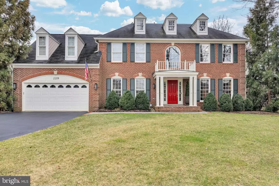 2219 LAKESHIRE DR, Alexandria, VA 22308