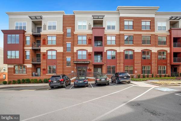 3985 NORTON PL #302, Fairfax, VA 22030