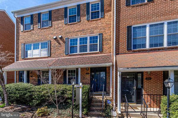 2112 DOMINION HEIGHTS CT, Falls Church, VA 22043