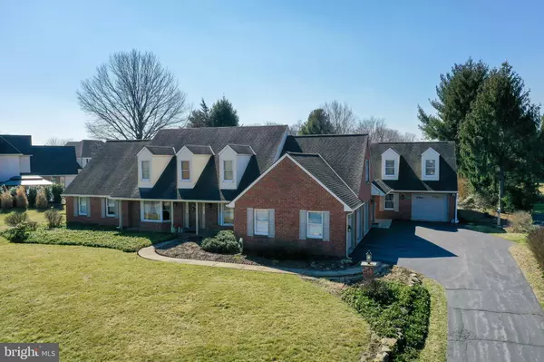 1366 BEACONFIELD LN, Lancaster, PA 17601