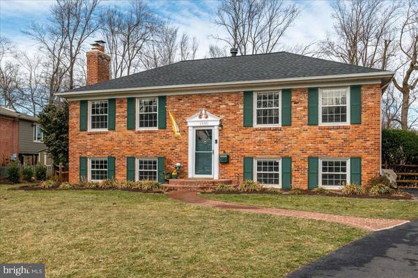 1930 FOXHALL RD, Mclean, VA 22101