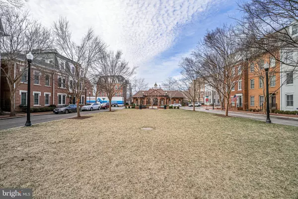 Alexandria, VA 22314,709 ROSE SQ