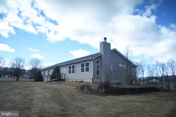 1660 HIGHLAND RIDGE RD, Berkeley Springs, WV 25411