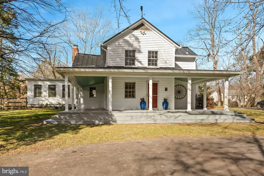 326 WALKER RD, Great Falls, VA 22066