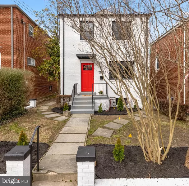 334 ONEIDA ST NE, Washington, DC 20011