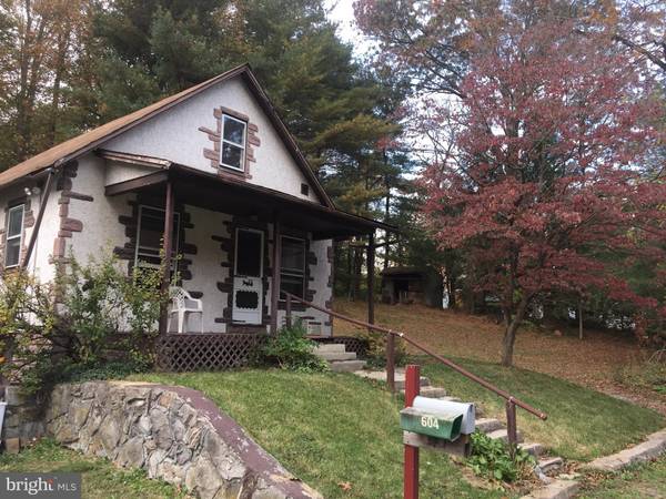 604 HOLTZMAN RD, Reinholds, PA 17569