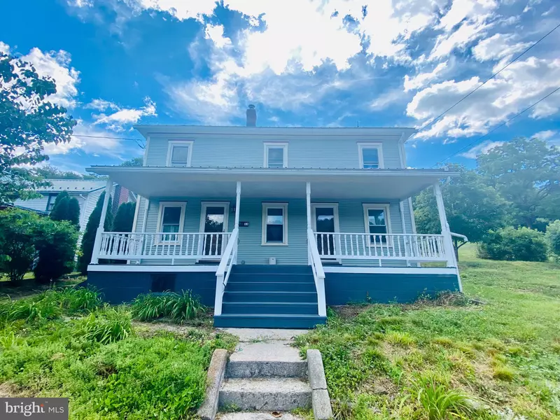 33 S LAUREL AVE, Berkeley Springs, WV 25411