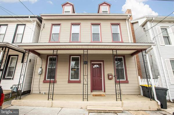 44 N 2ND ST, Womelsdorf, PA 19567