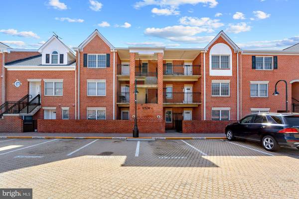 6924 FAIRFAX DR #424, Arlington, VA 22213