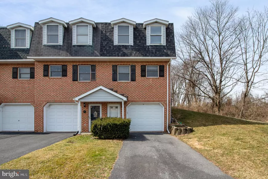 1712 ENGLISH DR, Mechanicsburg, PA 17055