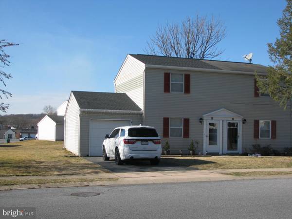 15 WALNUT MILL LN, Cleona, PA 17042