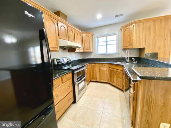 Vienna, VA 22182,8036 MERRY OAKS CT