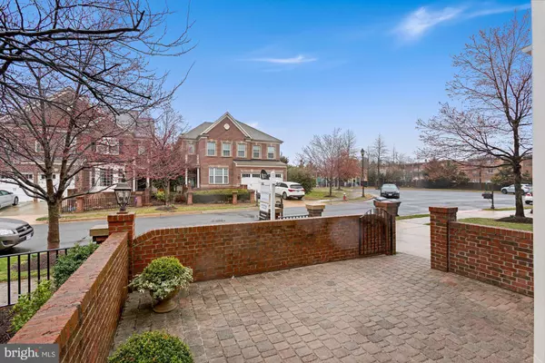 Falls Church, VA 22041,5799 FALLS GATE CT