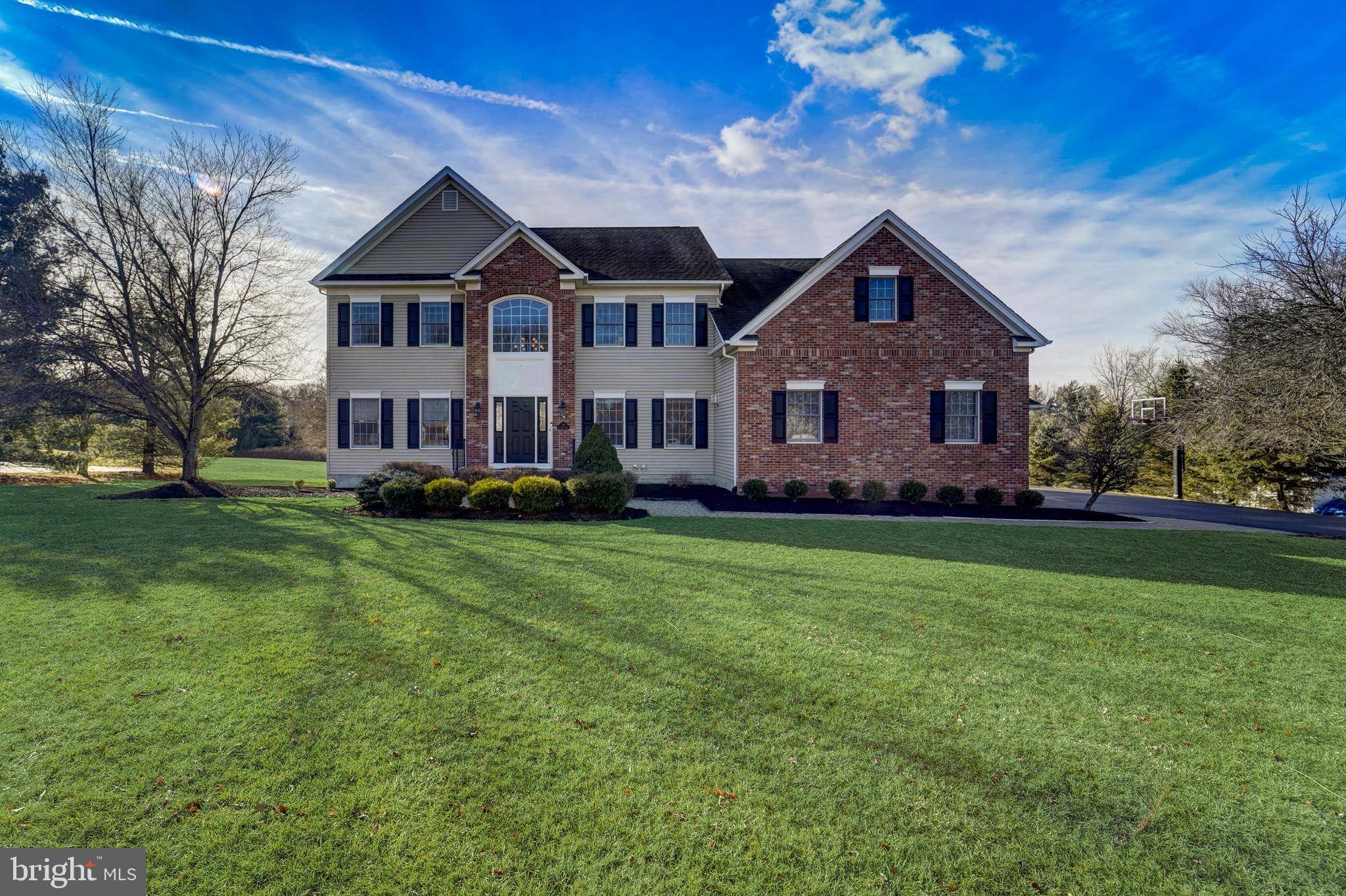 29 SOUTHGATE DR, Annandale, NJ 08801