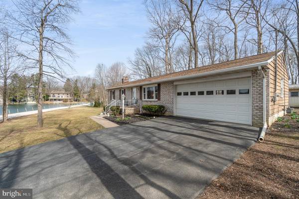 686 LAKESIDE DR, New Freedom, PA 17349