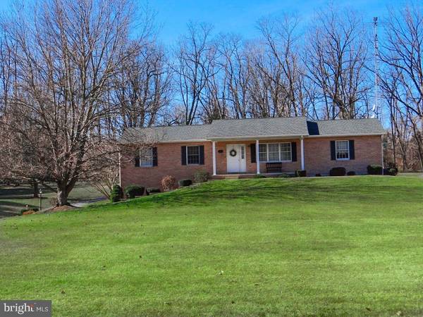 8835 LORFORD DR, Chambersburg, PA 17202