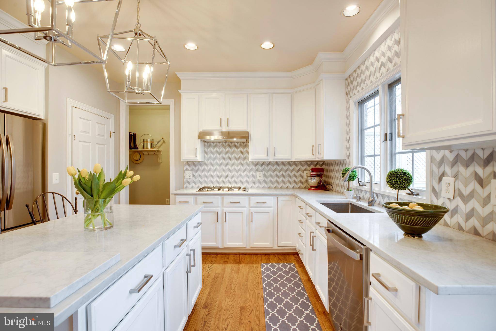 Chantilly, VA 20152,43328 LOCHDON LN