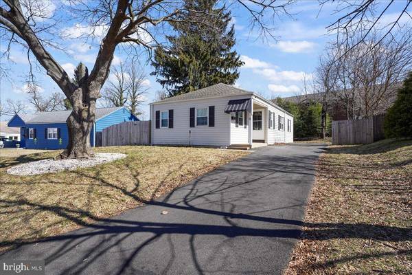 6 ROBINSON DR, New Castle, DE 19720