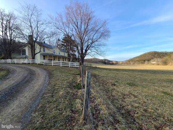 198 HILLVIEW LN, Petersburg, WV 26847