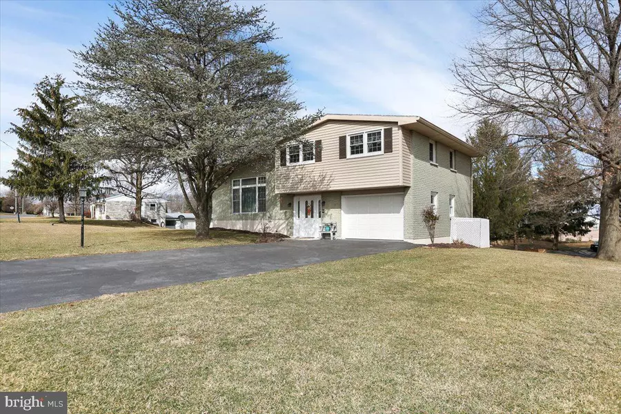 2 ORCHARD LN, Myerstown, PA 17067