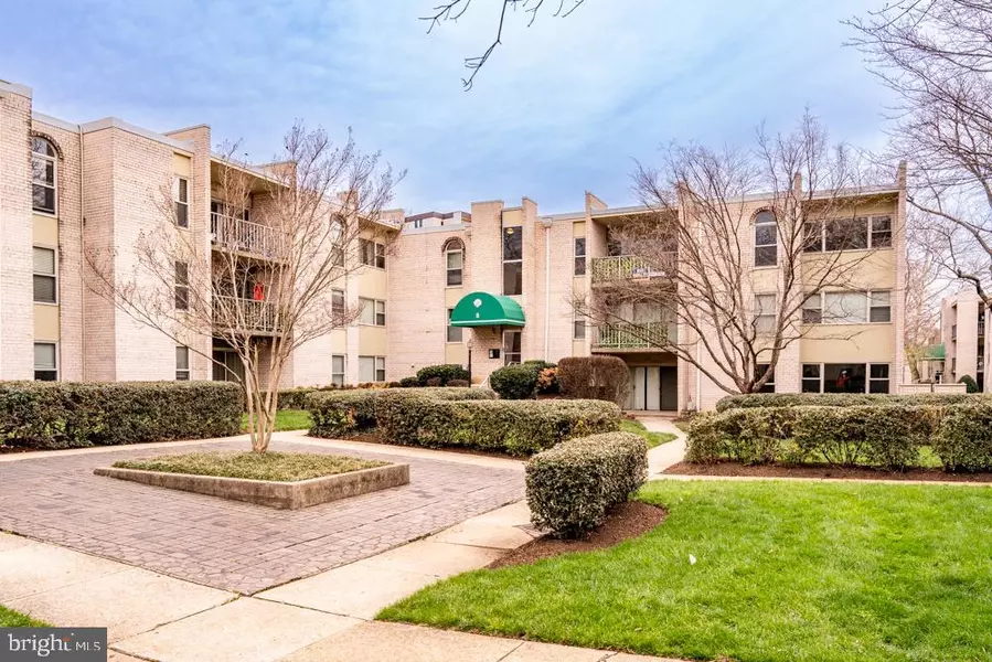 8 CANTERBURY SQ #304, Alexandria, VA 22304