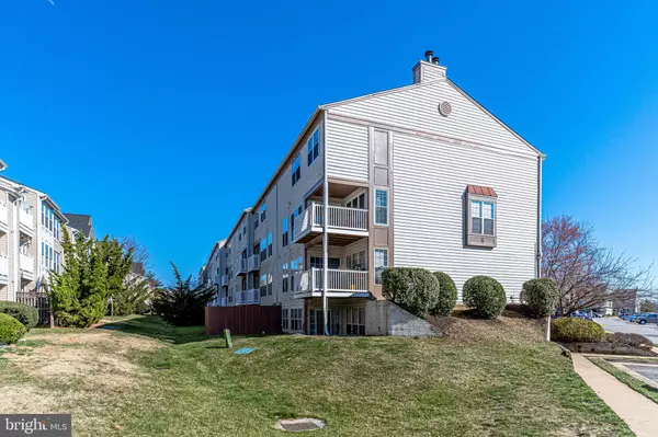 Lorton, VA 22079,8248 CATBIRD CIR #8248D-302