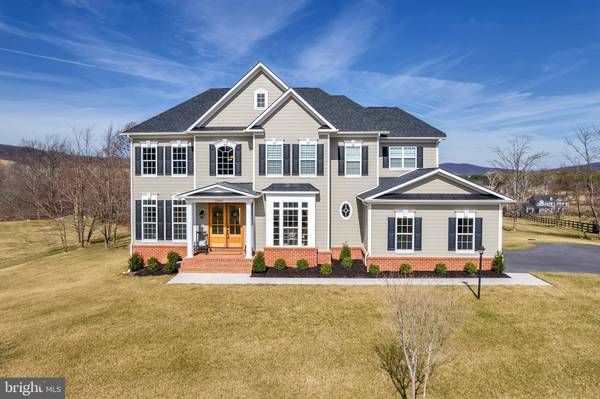 35446 GREYFRIAR DR, Round Hill, VA 20141