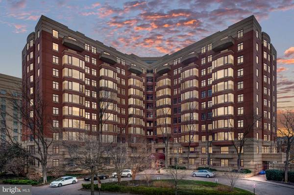 2400 CLARENDON BLVD #1004, Arlington, VA 22201