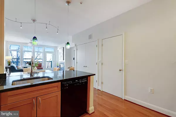 Arlington, VA 22209,1633 N COLONIAL TER #206