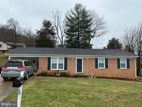 15 PORTSMOUTH RD, Front Royal, VA 22630