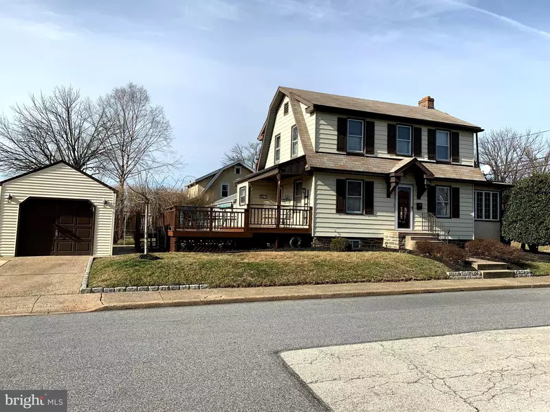 614 S OAK AVE, Secane, PA 19018