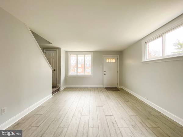 Glenolden, PA 19036,800 W CRESCENT DR