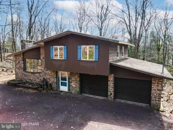 44 CREST DR, Lake Harmony, PA 18624