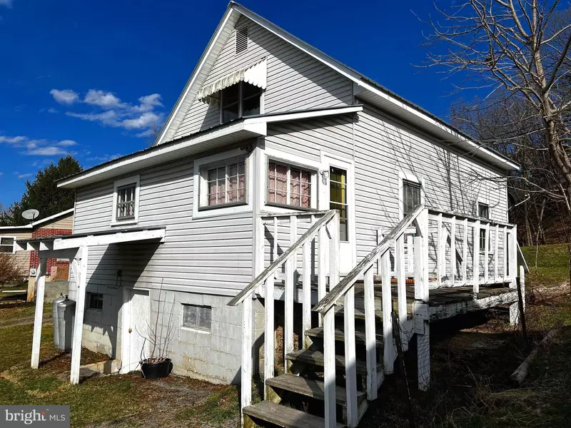 504 WINCHESTER AVE, Moorefield, WV 26836