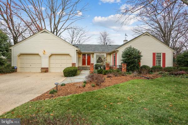 9201 COPENHAVER DR, Potomac, MD 20854