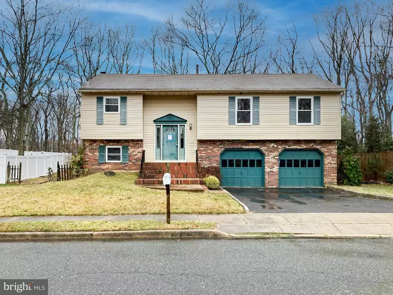 9 CANNON BALL DR, Howell, NJ 07731