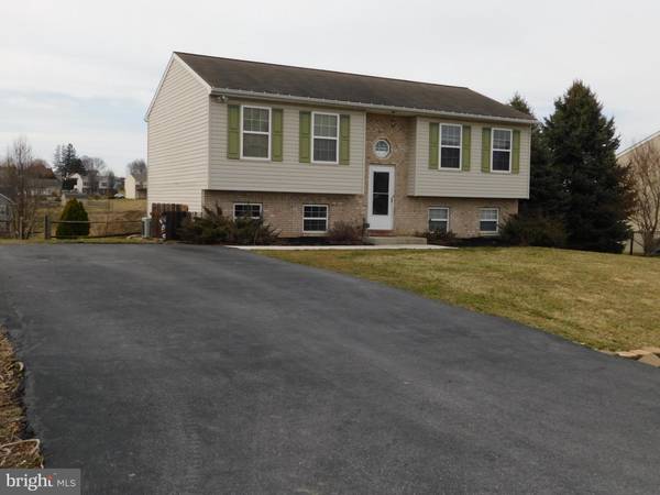 12223 SKYHAWK DR, Waynesboro, PA 17268